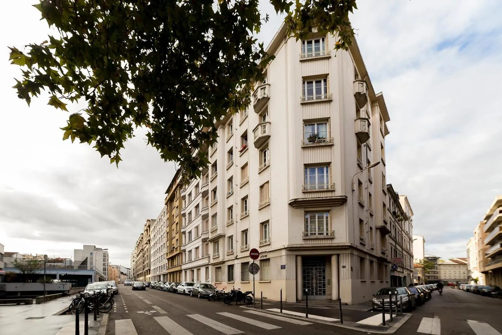 Studio - Proche Metro Ail Lyon 0*,  France